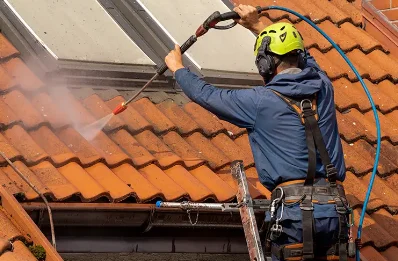 Démoussage et hydrofuge de toiture à Combefa